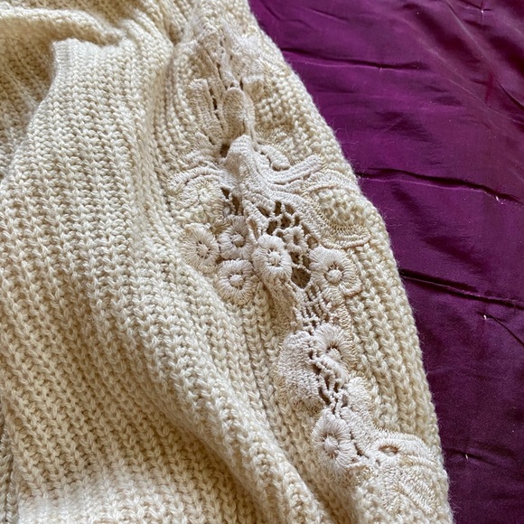 Bow tie sleeve Sweater - Picture 3 of 4